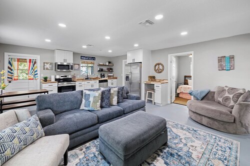 Driftwood Dreams - Waterfront Home Weeki Wachee River