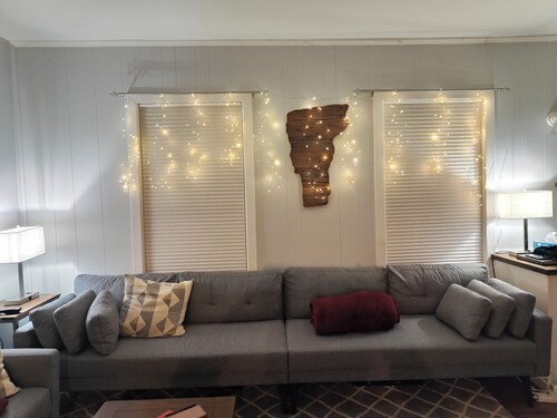 Spacious 4BR VT Retreat•Steps to Okemo•Walk to Town