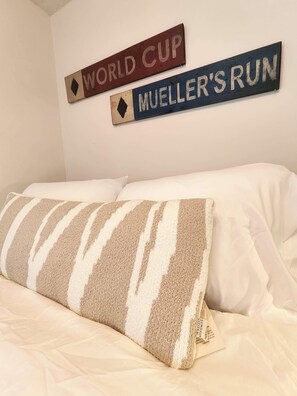 4 bedrooms, free WiFi, bed sheets