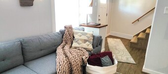 Elegant 4BR Retreat•3–5 Min to Okemo•Walk to Town