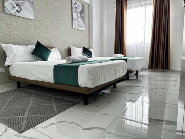 2 habitaciones, tabla de planchar con plancha, wifi y ropa de cama