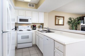 Fridge, microwave, stovetop, dishwasher