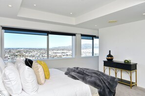 3 bedrooms, iron/ironing board, bed sheets