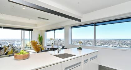 Pacific Horizon - Luxury Sky Suite • 19th Floor City Views
