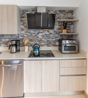 Fridge, stovetop, dishwasher, coffee/tea maker