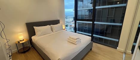 Iron/ironing board, bed sheets