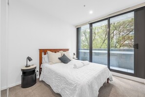 2 bedrooms, desk, iron/ironing board, WiFi
