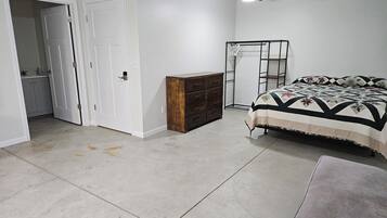 1 dormitorio y ropa de cama