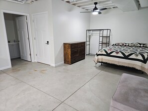 1 bedroom, bed sheets