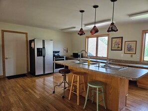 Private kitchen - Terrific 2-bedroom house in Marlette both units (Marlette)