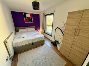 2 habitaciones, tabla de planchar con plancha, wifi y ropa de cama