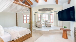 6 bedrooms, desk, travel crib, free WiFi