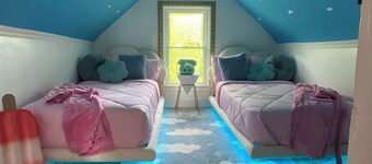 Life Size Doll House 4 bedroom 2.5 bathroom