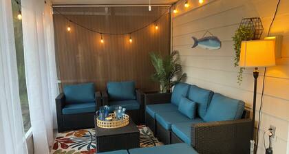 Cozy Coastal Cottage with Pool and Tennis Courts - Sleeps 8