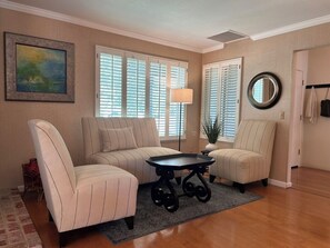 Interior - Ham Station - 3 B / 2 BA - Bright & Cheery Home - A Dog’s Dream! (LODI)