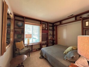 3 slaapkamers, een strijkplank/strijkijzer, internet, beddengoed