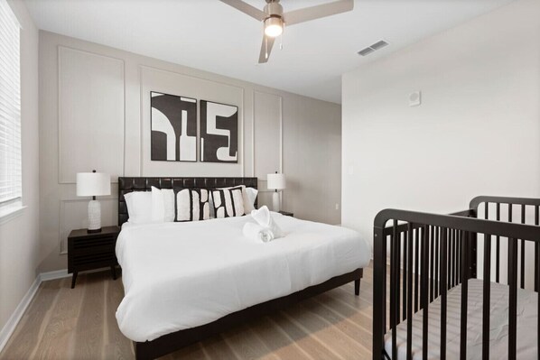 2 bedrooms, desk, iron/ironing board, WiFi