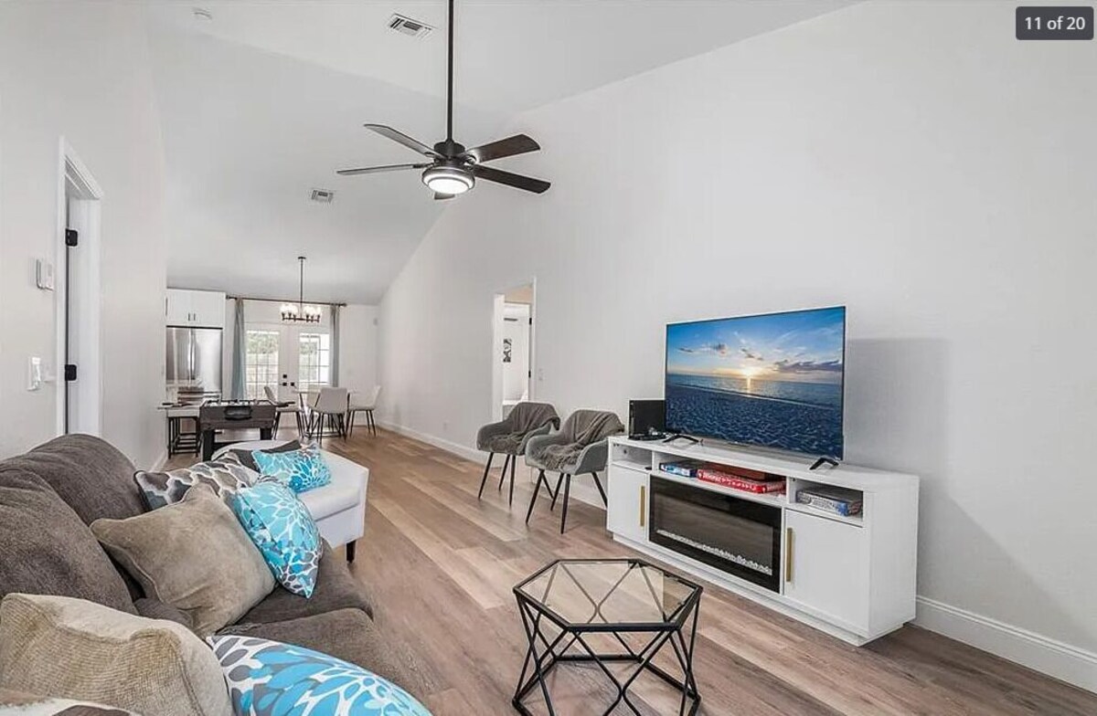 Photo 7 of Charming 3-Bedroom Home in Naples Park – Perfect North Naples Location!