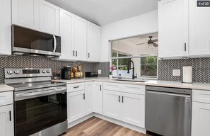 Refrigerador, microondas, horno, placa de cocina