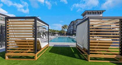 Luxury Seaside Getaway w/ Pool, Gym + Free Parking