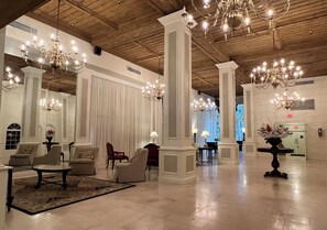 BLUE ORCHID | Lobby