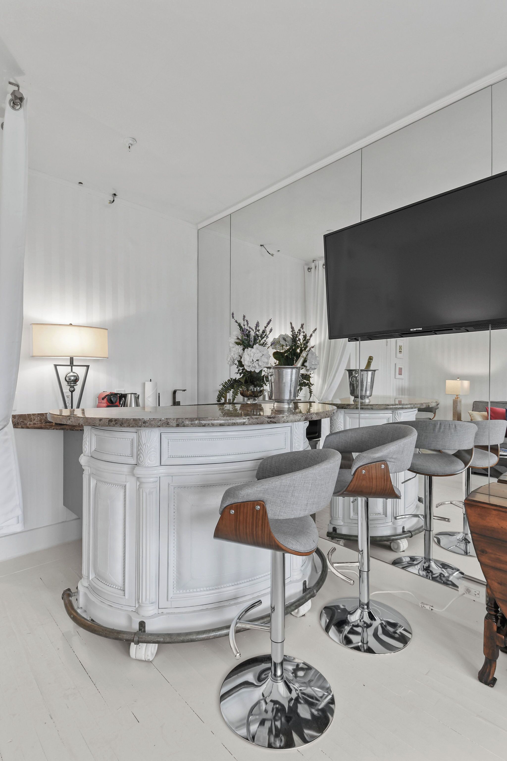 BLUE ORCHID | Living area