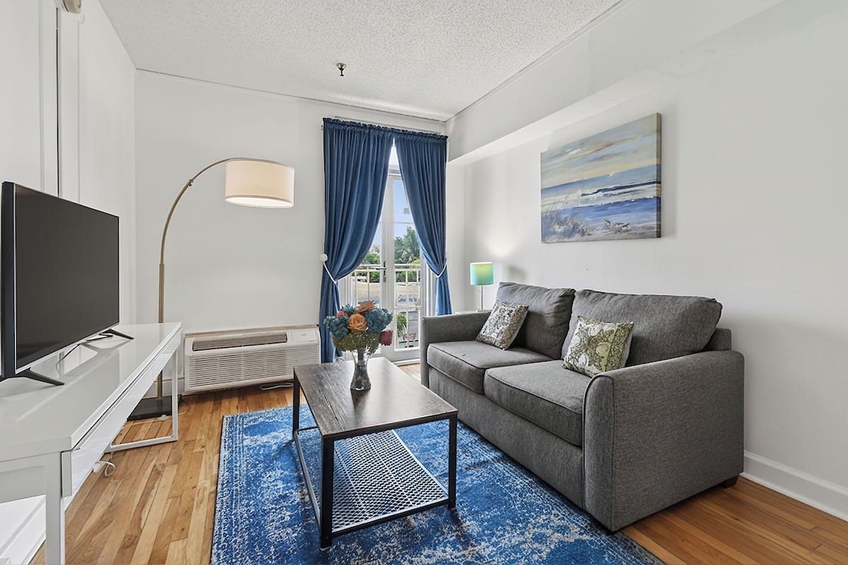 Superior Apartment, City View | Living area