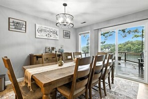 Dining - Garage Parking, Slide, Kayaks & Fun at 10MM (Sunrise Beach)