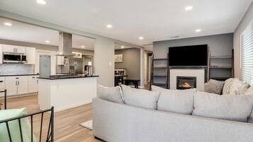 Smart TV, fireplace