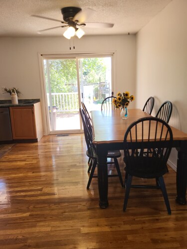 Spacious 6-bedroom Tree Area Getaway