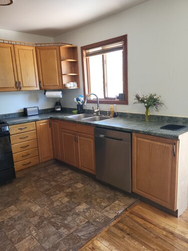 Spacious 6-bedroom Tree Area Getaway