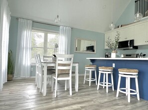 Dining - Tulip Shores (Lexington)