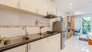 Apartment, Balcony | Private kitchen