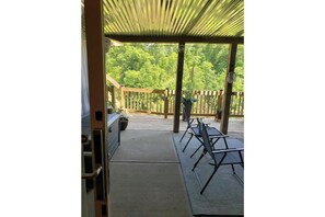 Terrace/patio - Quiet, Roomy, Private Studio, Beautiful view. (Independence)