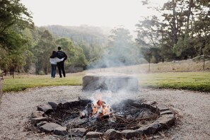 Property grounds - The Cottage at Mirador Springs Retreat Gippsland -just 90 mins from Melbourne. (Trafalgar South)
