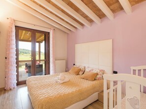 3 bedrooms, free WiFi - Lovely apartment in villa with WIFI, pool, hot tub, TV, patio, pets allowed and panoramic view (Montefiascone)