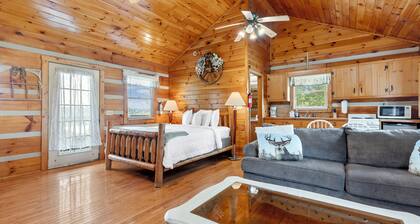 21 Acre Mountain Escape! 11 Private Cabins! Weddings, Reunions, & Events!