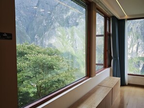 View from room - Tiger Leaping Half Way Guest House (Deqin)