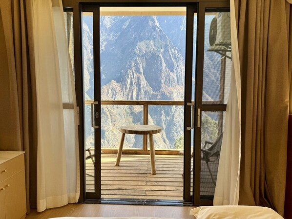 Blackout drapes, free WiFi - Tiger Leaping Half Way Guest House (Deqin)