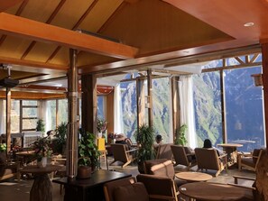 Coffee shop - Tiger Leaping Half Way Guest House (Deqin)