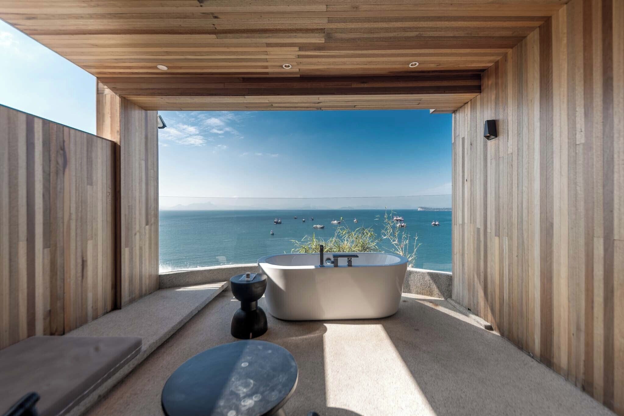 Traditional Double Room, Balcony, Sea View | Deep soaking bathtub