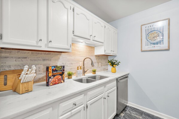 Microwave, oven, stovetop, dishwasher