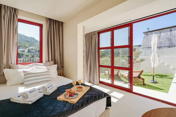 5 habitaciones, tabla de planchar con plancha y wifi gratis 