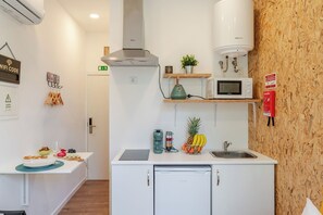 Fridge, microwave, stovetop, coffee/tea maker