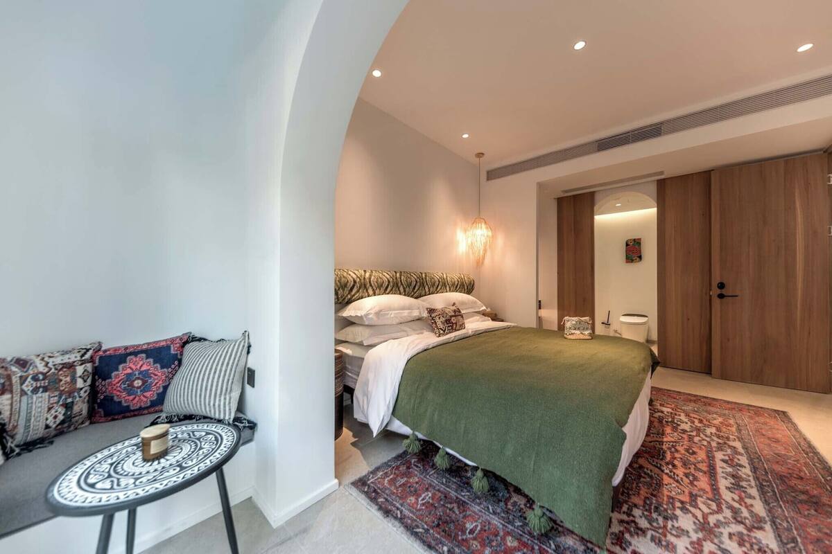 Standard Double Room, Balcony, Courtyard View | Premium bedding, minibar, individually decorated, individually furnished