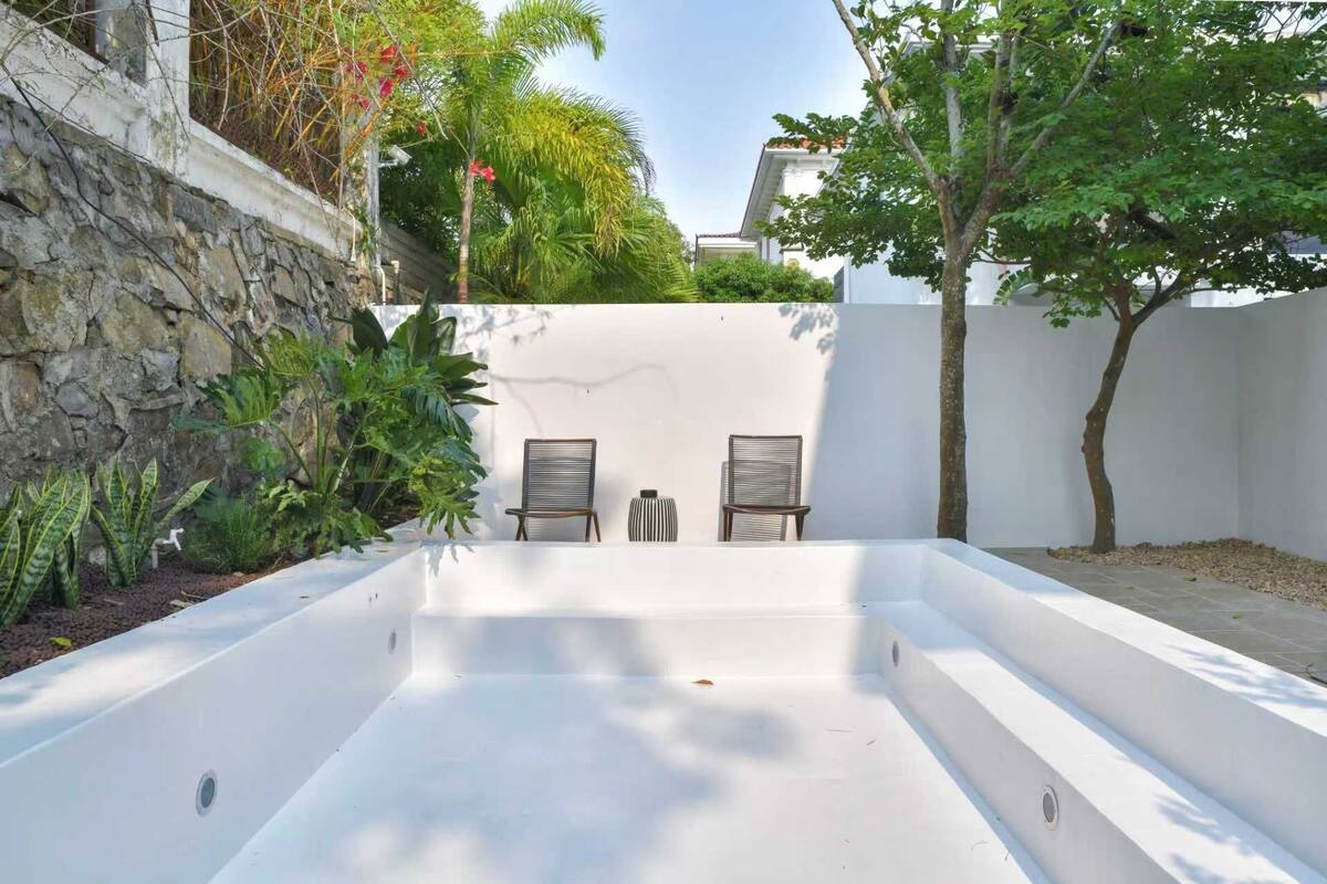 Chambre Standard double, balcon, vue sur la cour intérieure | Literie de qualité, minibar, décor unique, ameublement unique