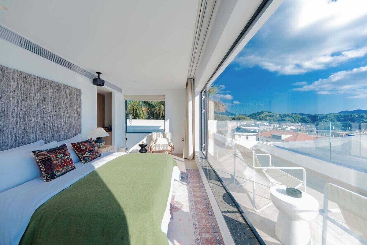 Luxury Double Room, Balcony, Sea View | Premium bedding, minibar, individually decorated, individually furnished