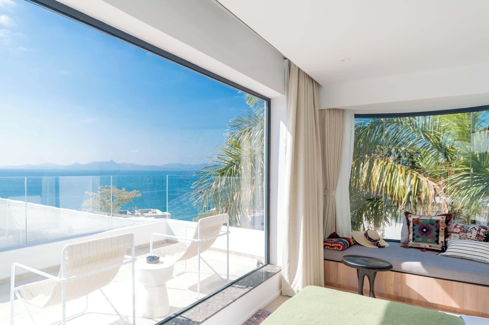 Luxury Double Room, Balcony, Sea View | Premium bedding, minibar, individually decorated, individually furnished