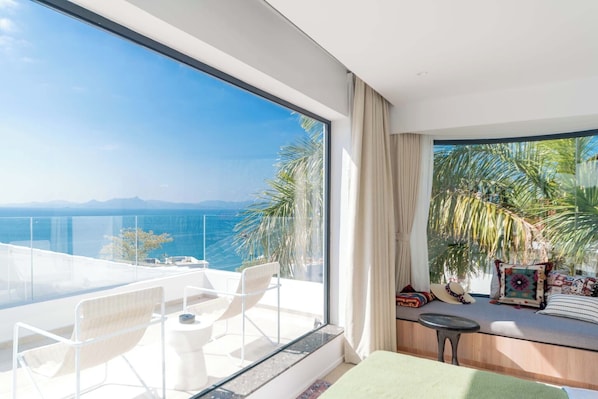 Habitación doble de lujo, balcón, vista al mar | Ropa de cama de alta calidad, minibar y decoración personalizada