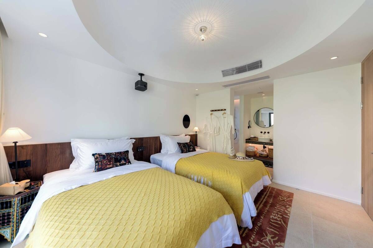 Standard Twin Room, Balcony, Garden View | Terrace/patio